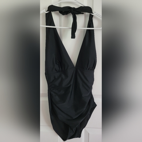 Tommy Hilfiger Women's Black V-neck Padded One-Piece Swimsuit Size 8 - Picture 1 of 5